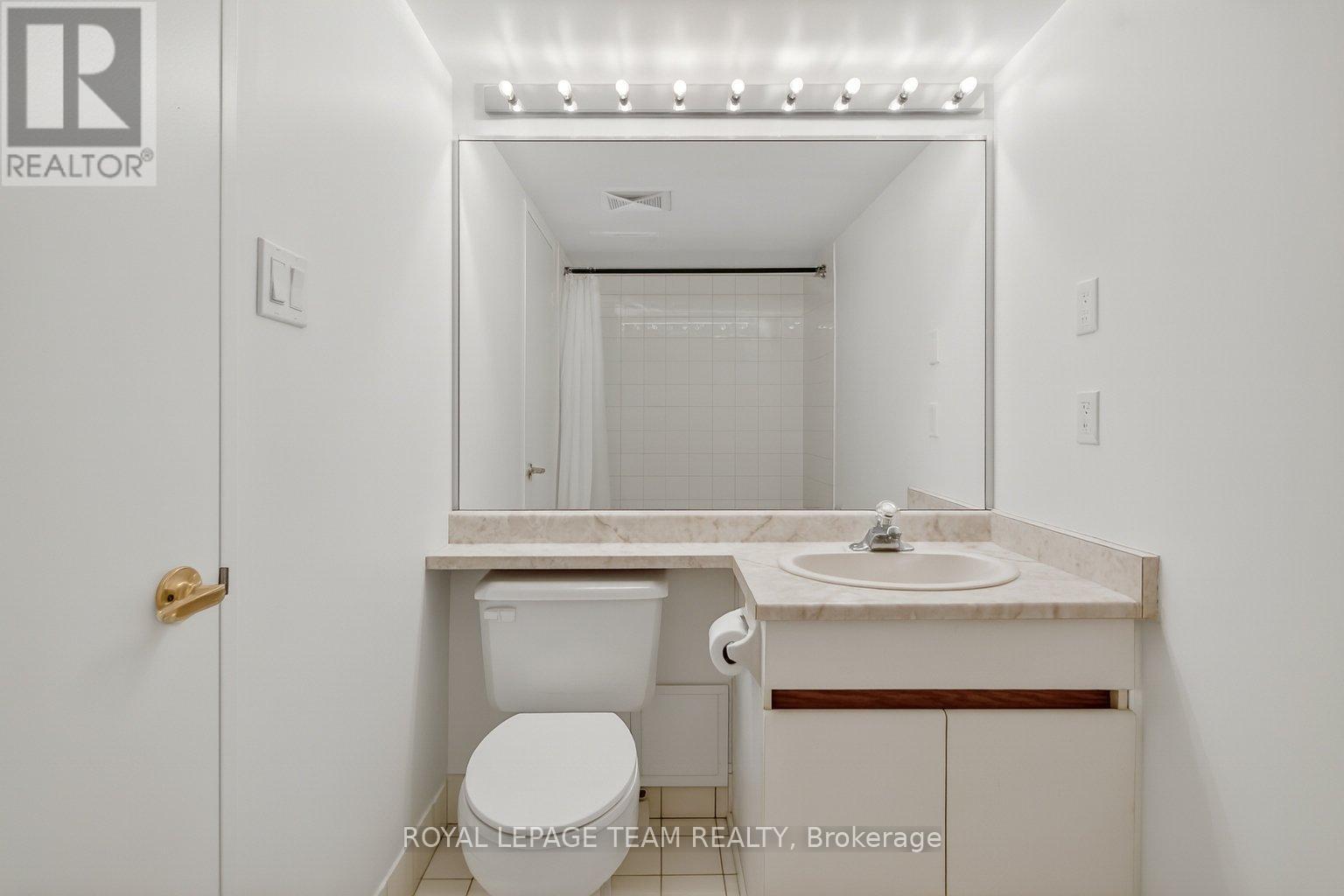 Ensuit - 545 St Laurent Boulevard, Ottawa, ON - Indoor Photo Showing Bathroom