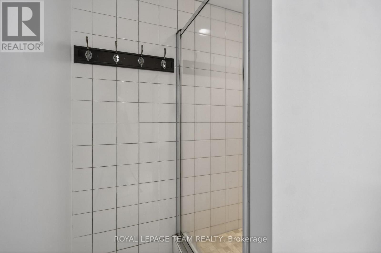 Main bathroom - 545 St Laurent Boulevard, Ottawa, ON - Indoor