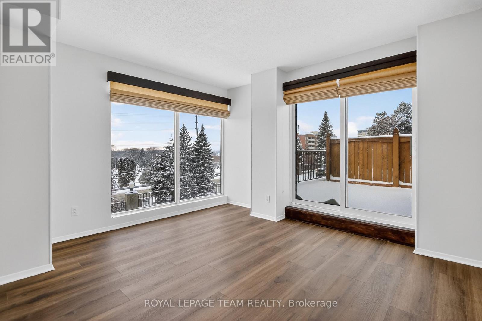 545 St Laurent Boulevard, Ottawa, ON - Indoor