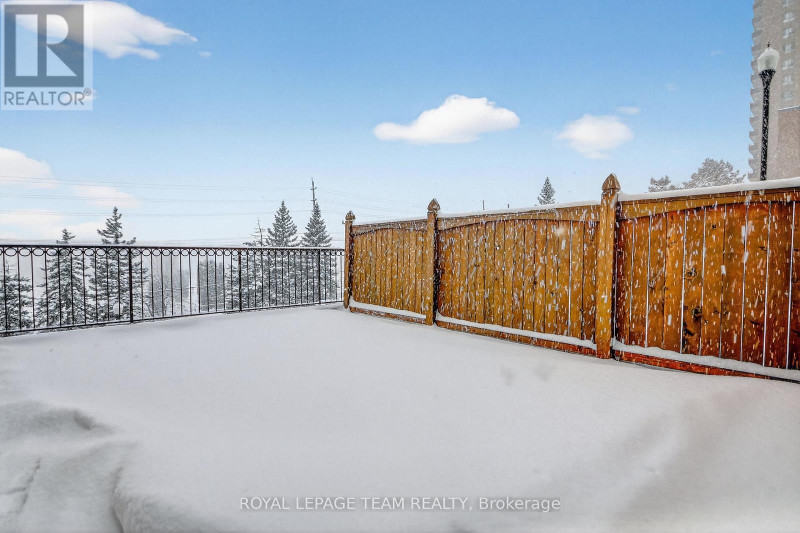 Large private terrace - 545 St Laurent Boulevard, Ottawa, ON - Outdoor