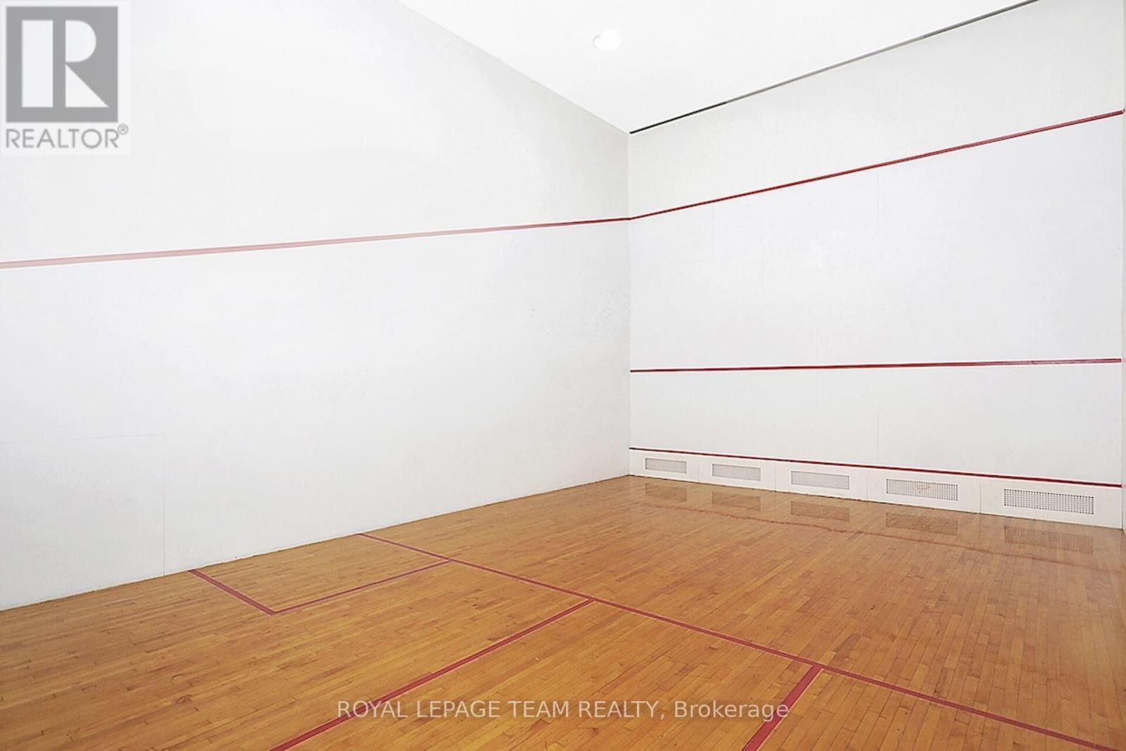 Squash court - 545 St Laurent Boulevard, Ottawa, ON - Indoor Photo Showing Other Room