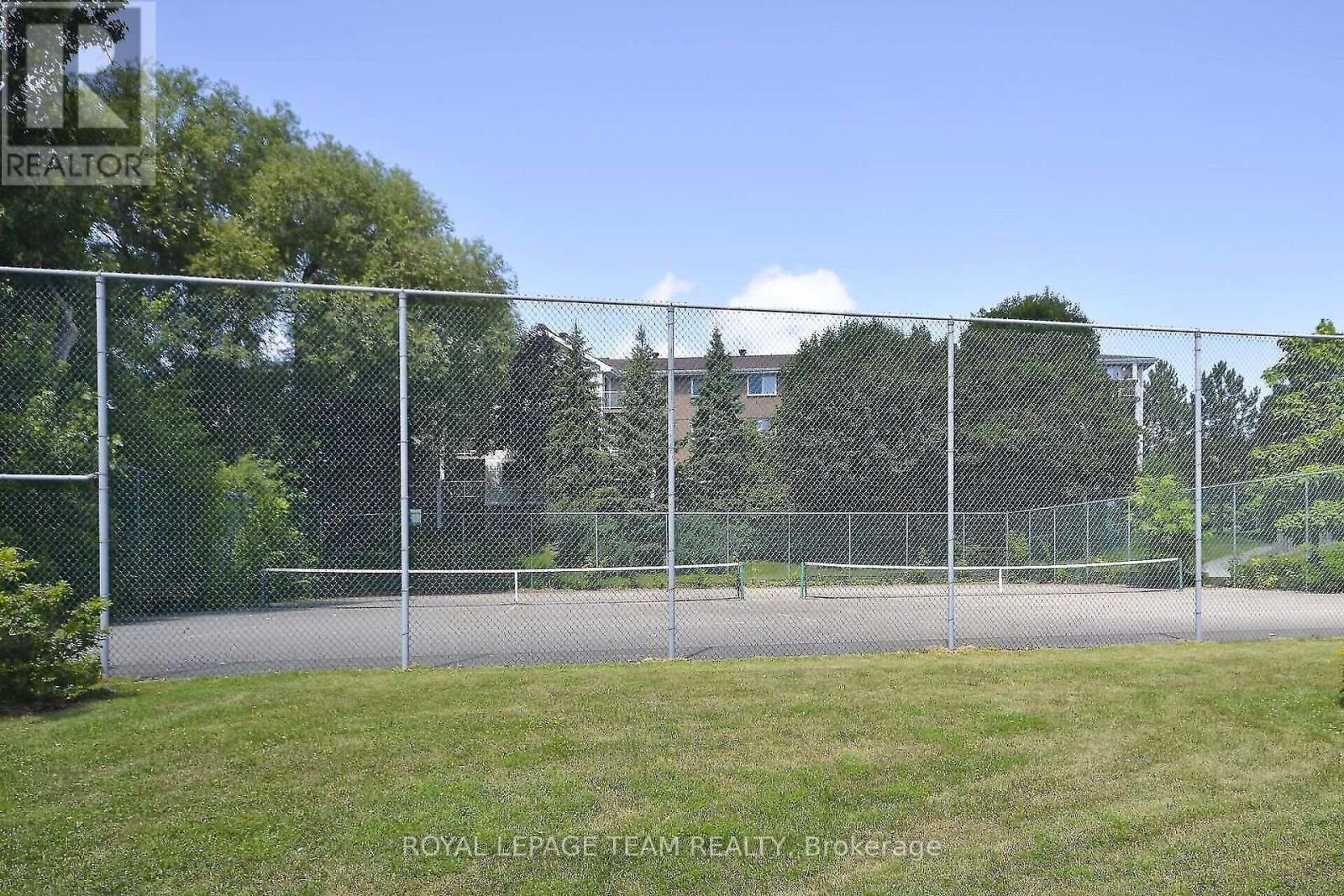 Tennis court - 545 St Laurent Boulevard, Ottawa, ON - Outdoor