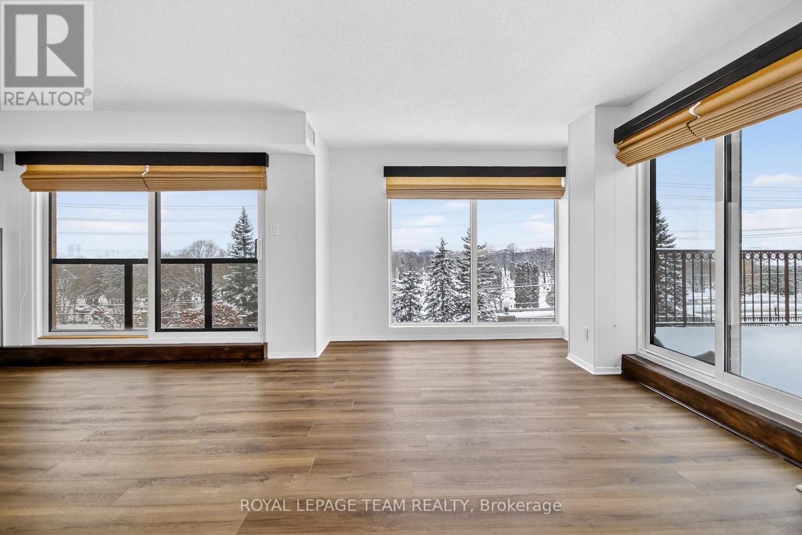 545 St Laurent Boulevard, Ottawa, ON - Indoor