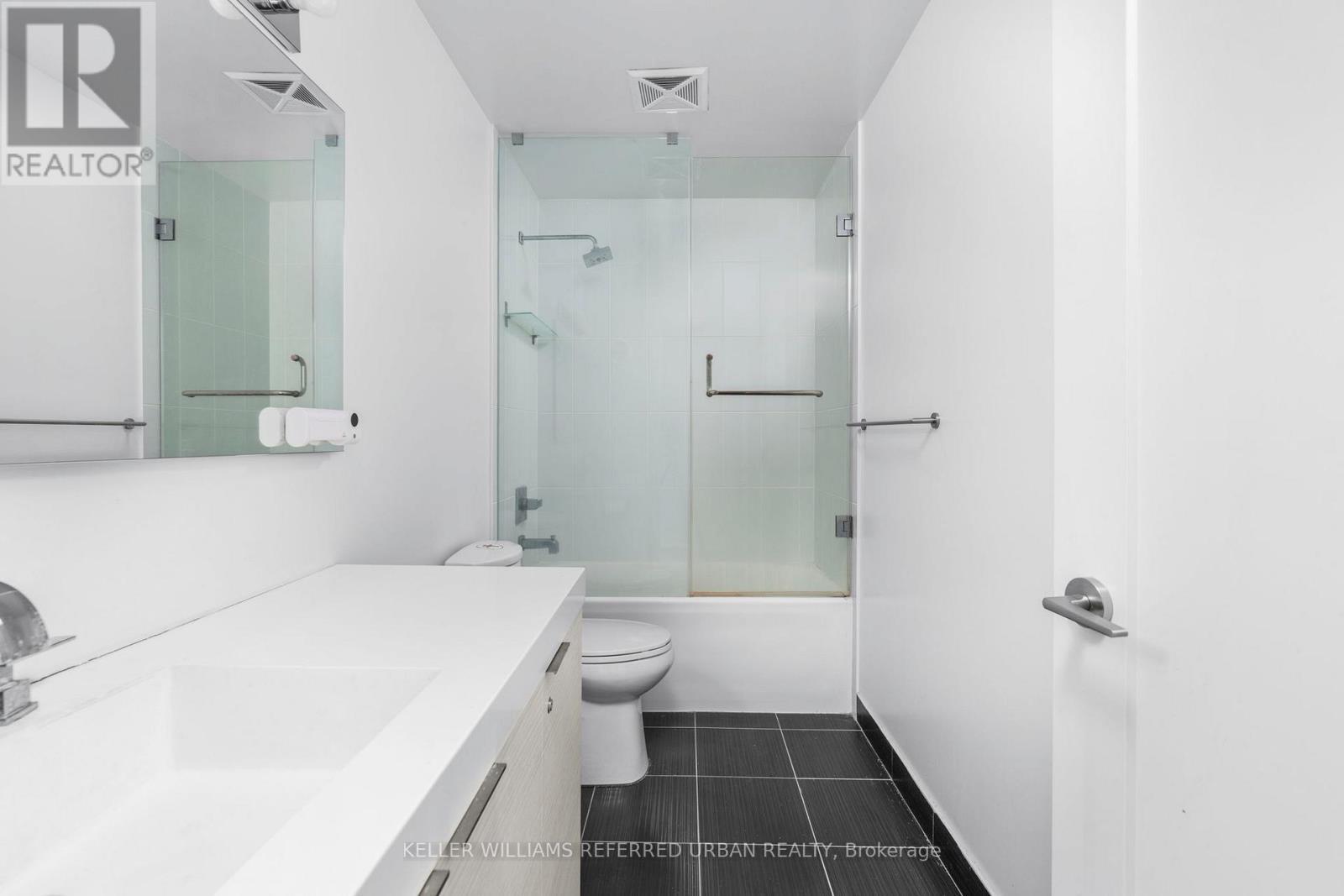 2307 - 318 Richmond Street W, Toronto, ON - Indoor Photo Showing Bathroom