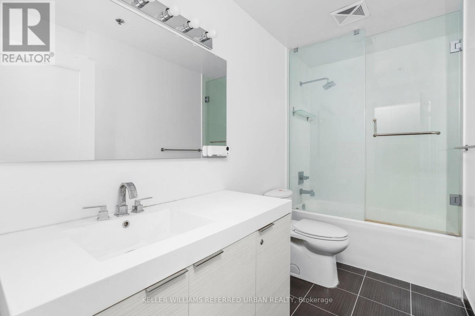 2307 - 318 Richmond Street W, Toronto, ON - Indoor Photo Showing Bathroom
