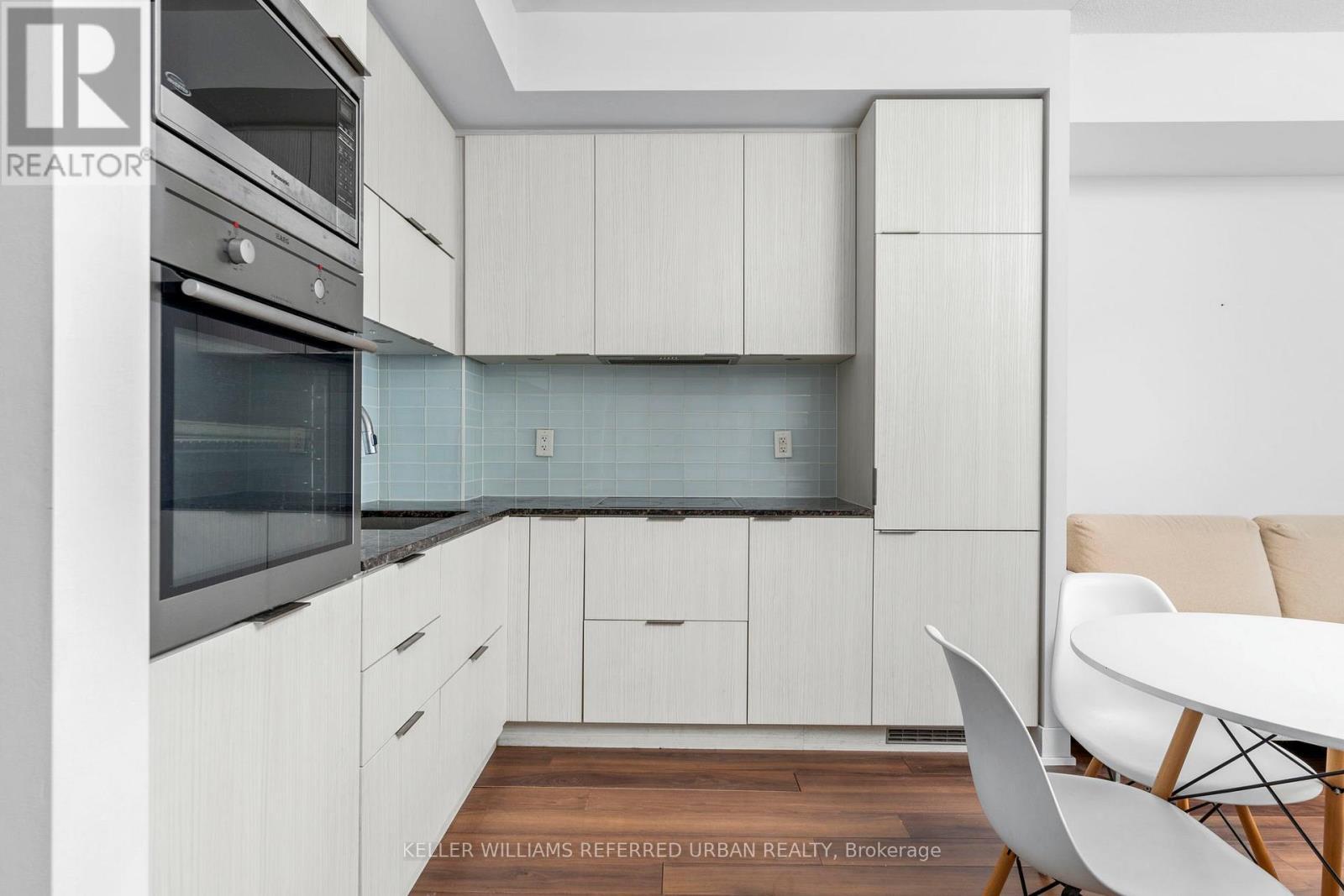 2307 - 318 Richmond Street W, Toronto, ON - Indoor Photo Showing Kitchen