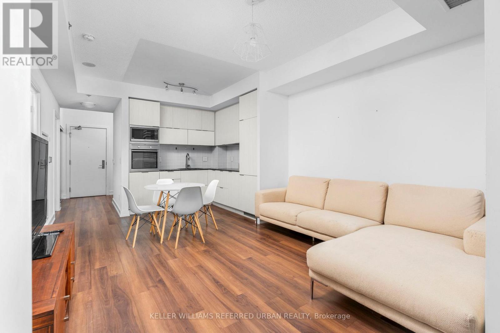 2307 - 318 Richmond Street W, Toronto, ON - Indoor Photo Showing Living Room