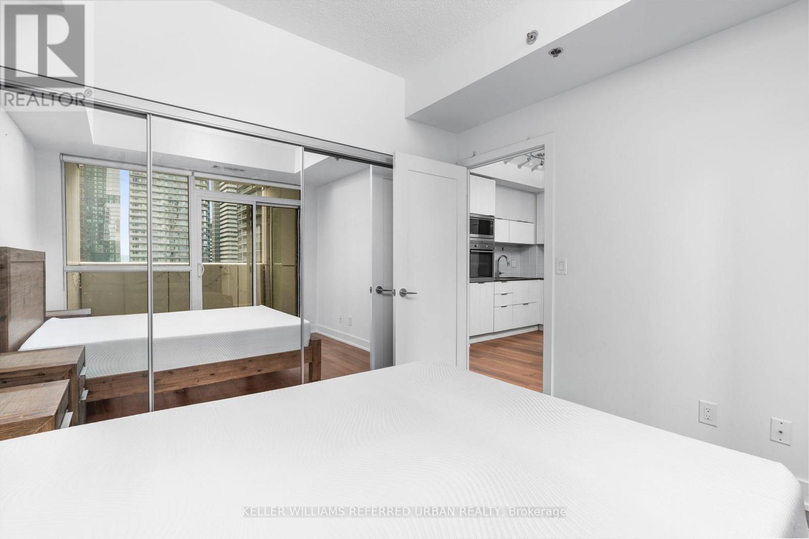 2307 - 318 Richmond Street W, Toronto, ON - Indoor Photo Showing Bedroom