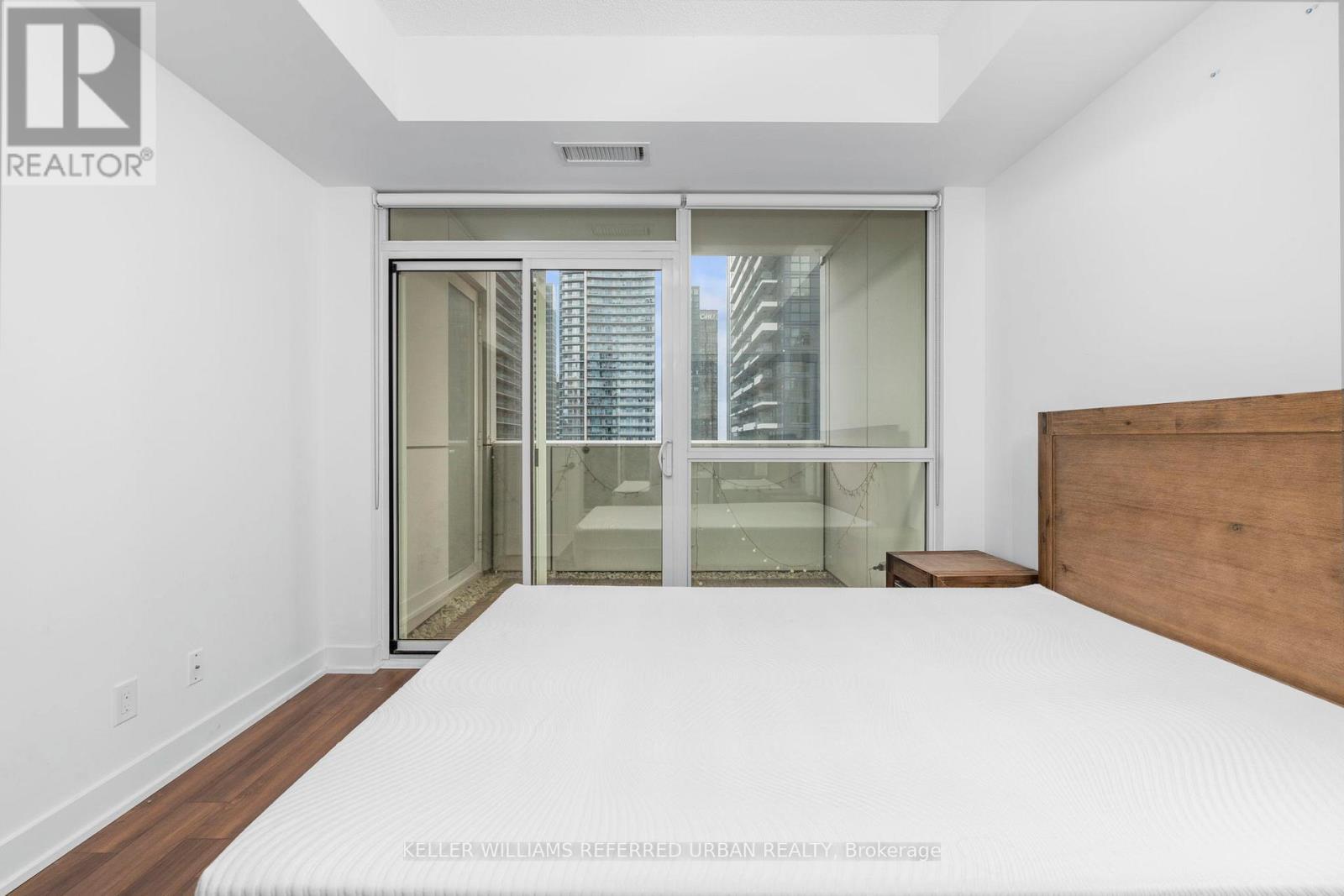 2307 - 318 Richmond Street W, Toronto, ON - Indoor