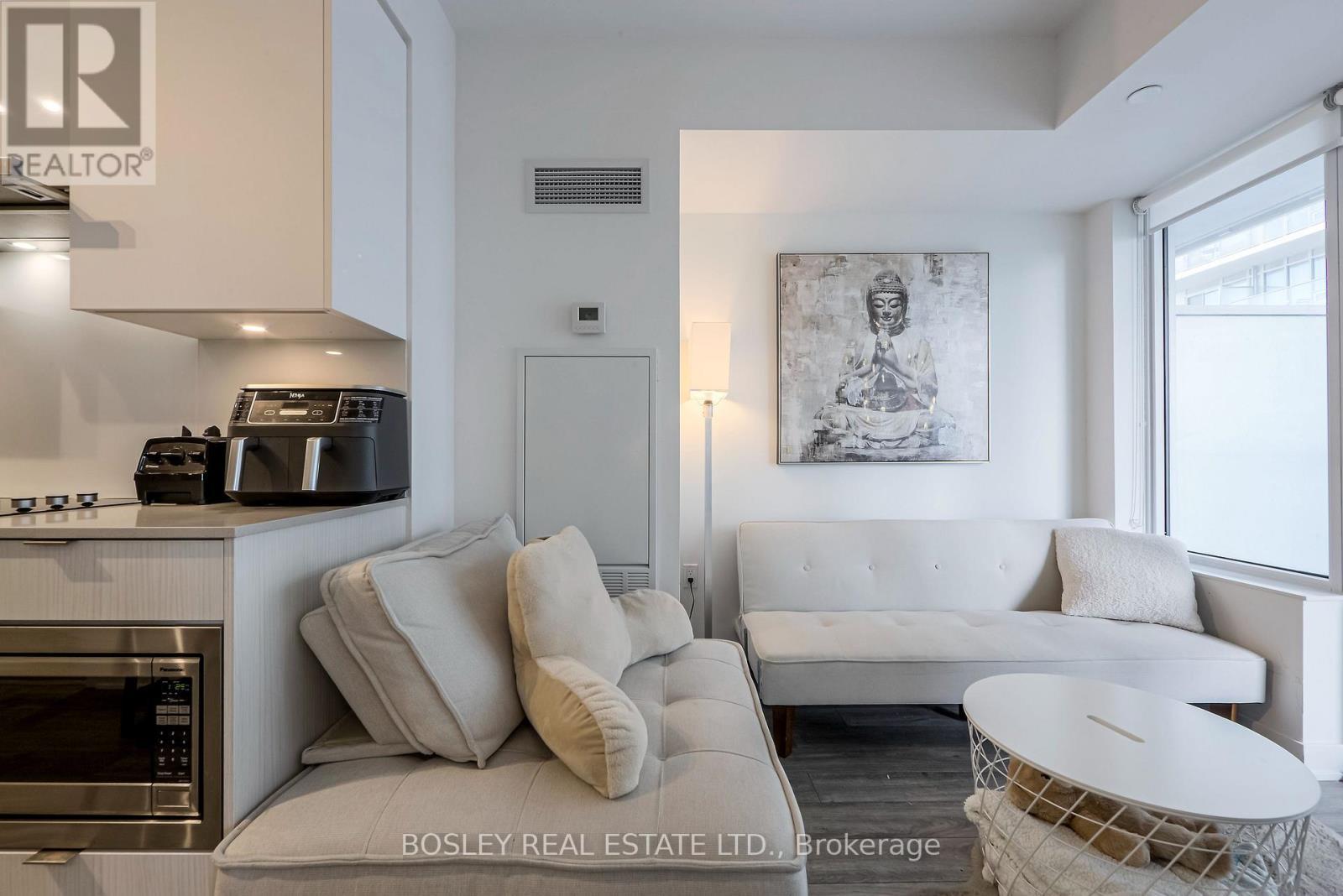 3108 - 99 Broadway Avenue, Toronto, ON - Indoor Photo Showing Living Room