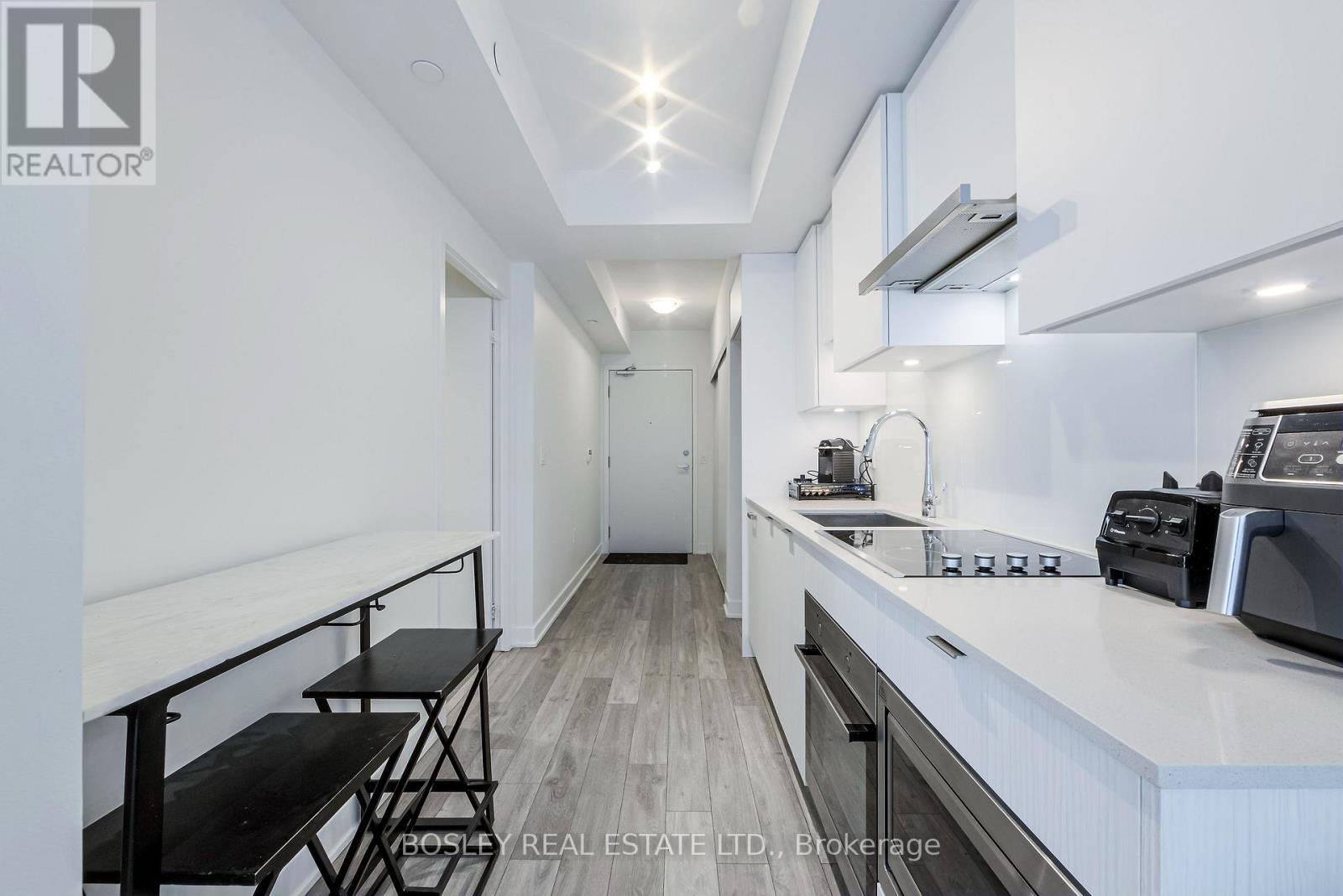 3108 - 99 Broadway Avenue, Toronto, ON - Indoor Photo Showing Kitchen With Upgraded Kitchen