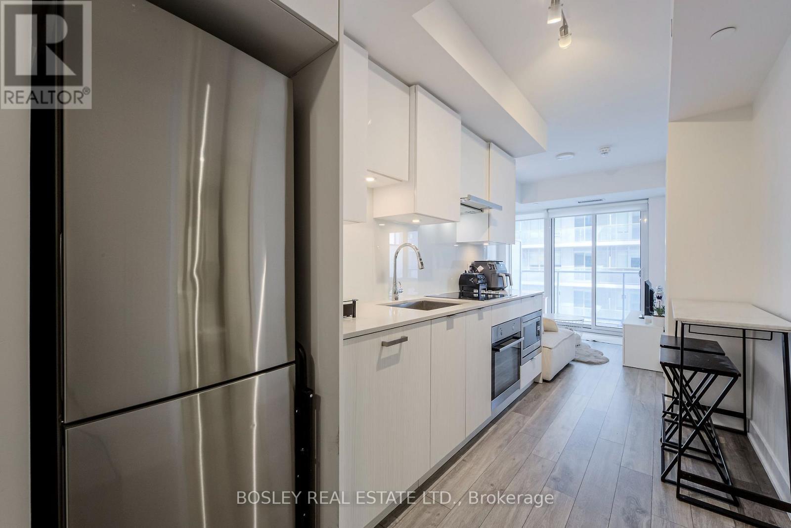 3108 - 99 Broadway Avenue, Toronto, ON - Indoor Photo Showing Kitchen With Upgraded Kitchen