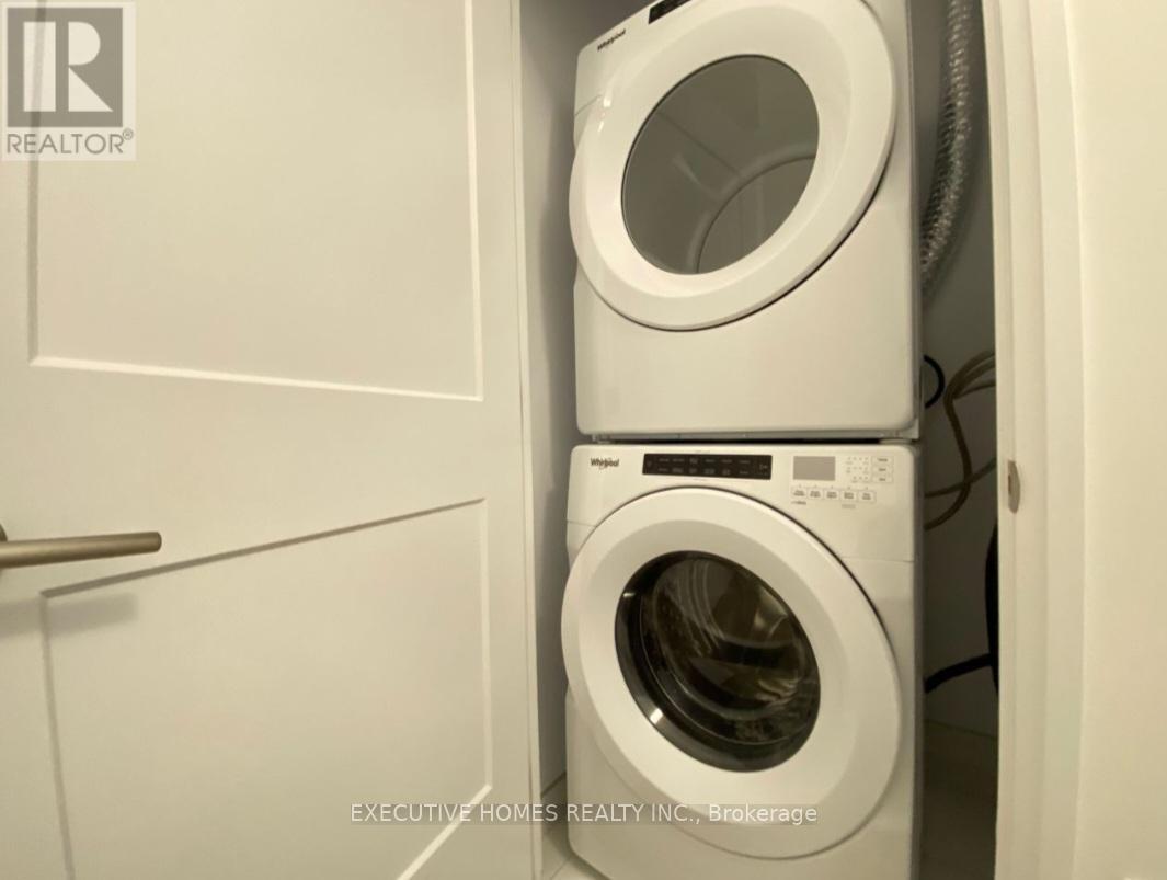 1109 - 25 Holly Street, Toronto, ON - Indoor Photo Showing Laundry Room