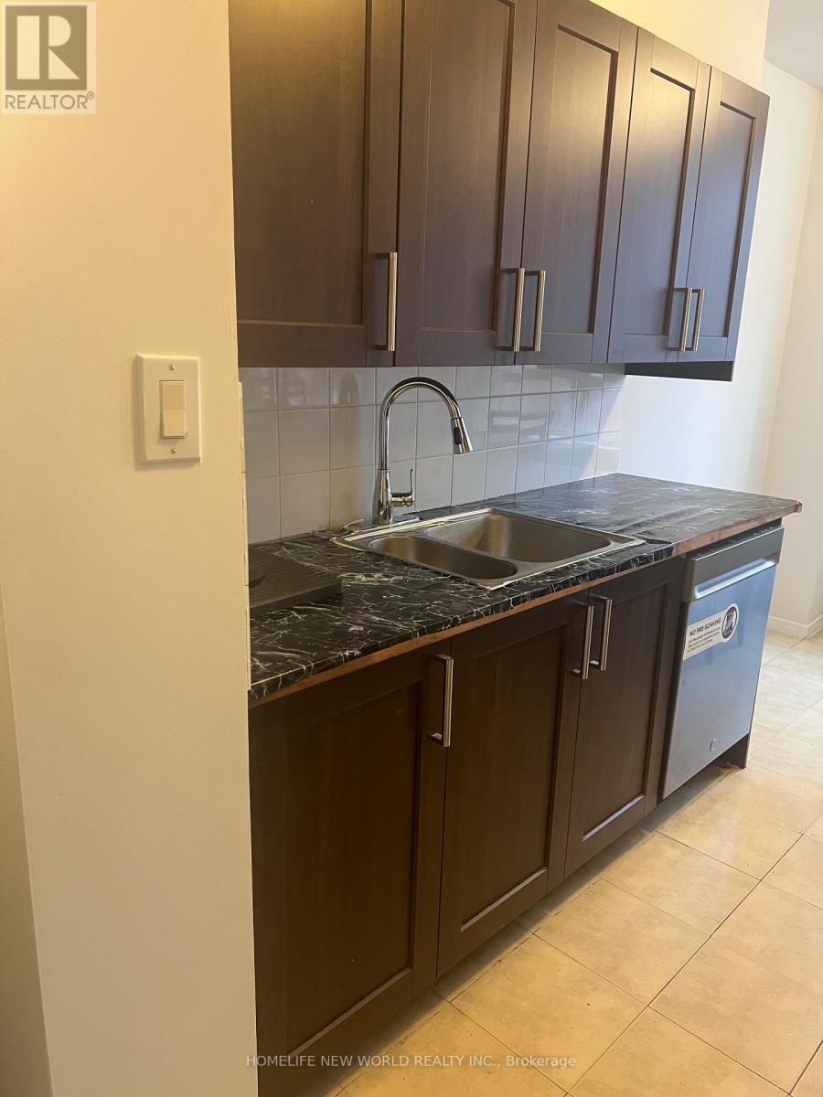 1503 - 633 Bay Street, Toronto, ON - Indoor Photo Showing Kitchen