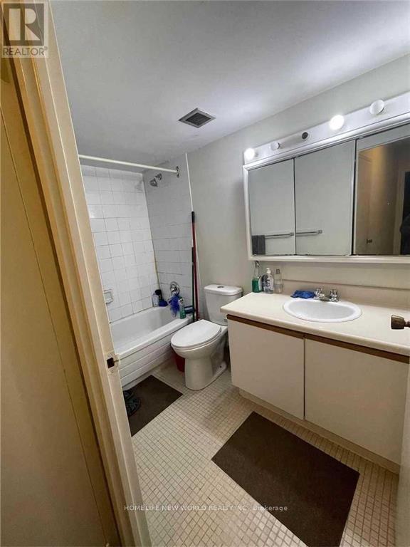 1503 - 633 Bay Street, Toronto, ON - Indoor Photo Showing Bathroom