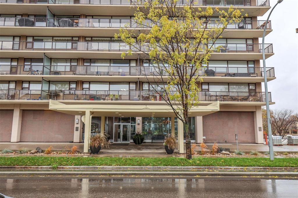 309 99 Wellington Crescent, Winnipeg, MB - Outdoor With Balcony With Facade