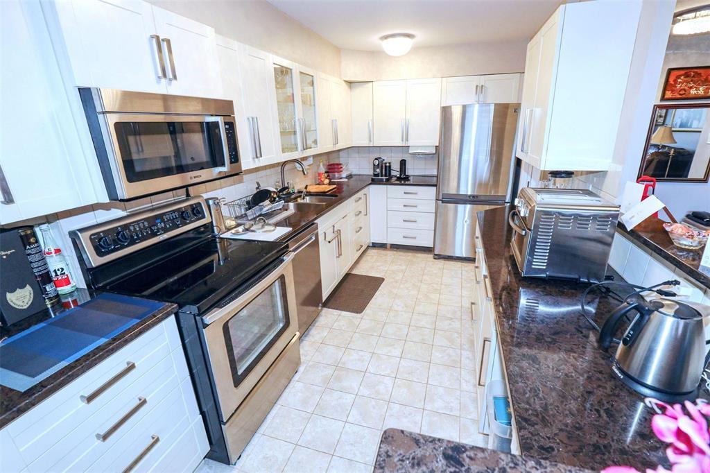 309 99 Wellington Crescent, Winnipeg, MB - Indoor Photo Showing Kitchen With Stainless Steel Kitchen With Double Sink