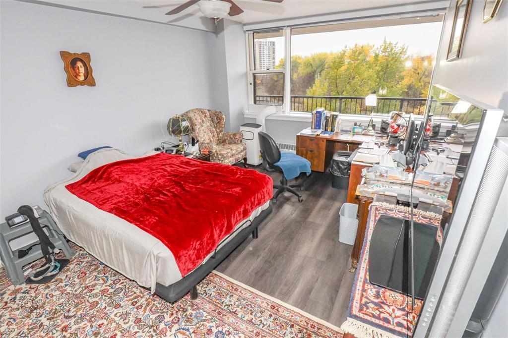 309 99 Wellington Crescent, Winnipeg, MB - Indoor Photo Showing Bedroom
