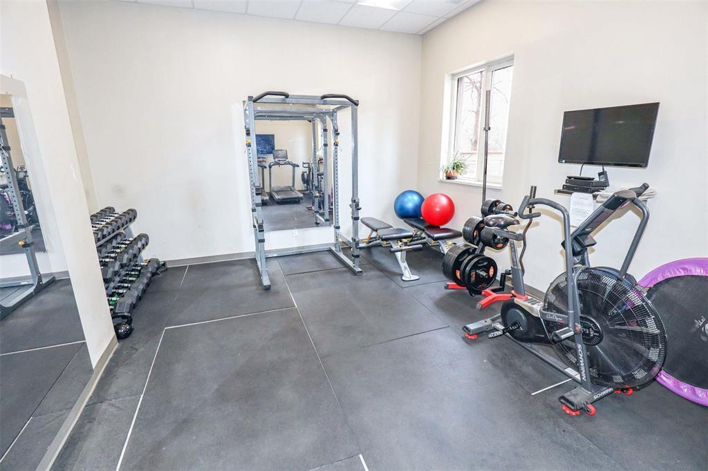 309 99 Wellington Crescent, Winnipeg, MB - Indoor Photo Showing Gym Room