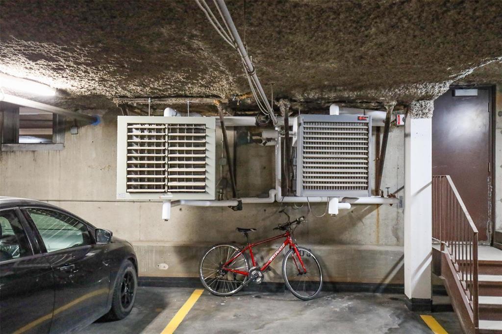 309 99 Wellington Crescent, Winnipeg, MB - Indoor Photo Showing Garage