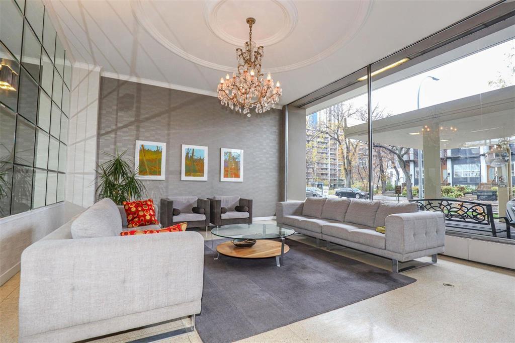 309 99 Wellington Crescent, Winnipeg, MB - Indoor Photo Showing Living Room