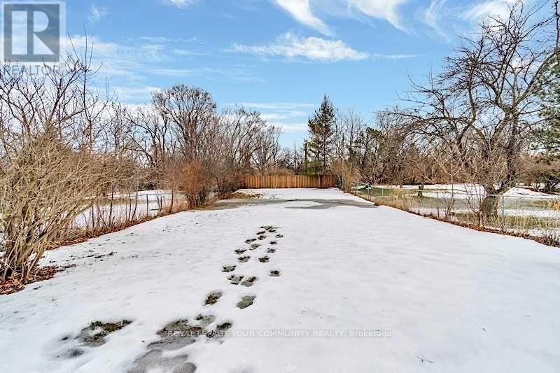 21 Lynvalley Crescent, Toronto, ON - Outdoor