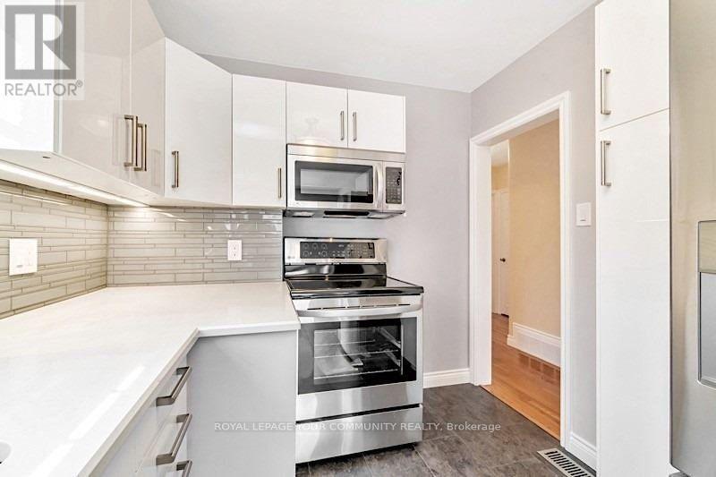 21 Lynvalley Crescent, Toronto, ON - Indoor Photo Showing Kitchen