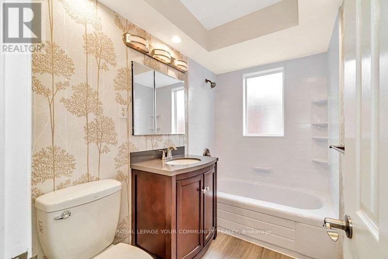 21 Lynvalley Crescent, Toronto, ON - Indoor Photo Showing Bathroom