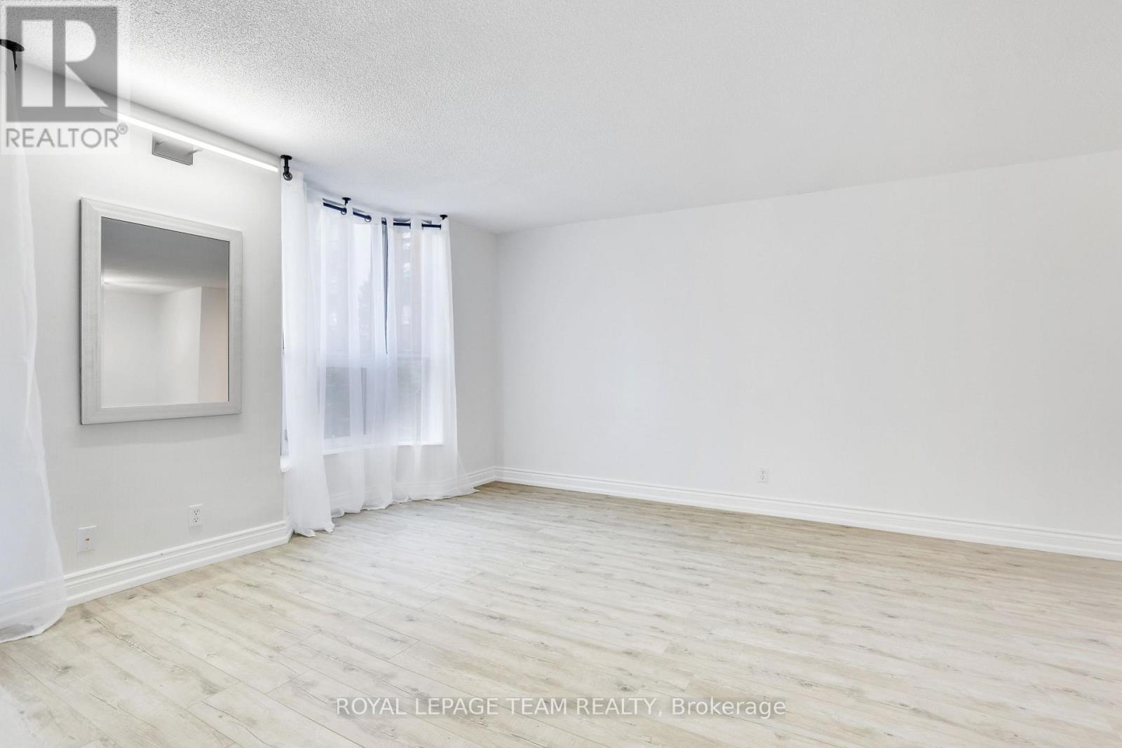 113 - 2951 Riverside Drive, Ottawa, ON - Indoor Photo Showing Other Room