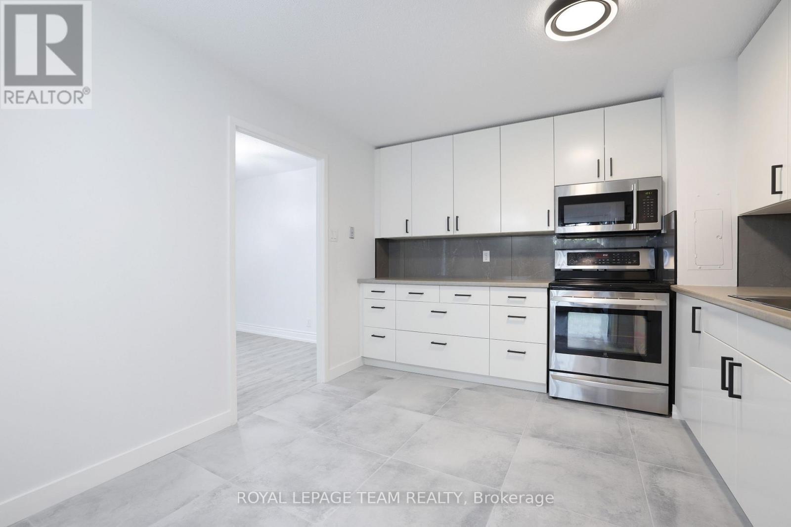 113 - 2951 Riverside Drive, Ottawa, ON - Indoor Photo Showing Kitchen