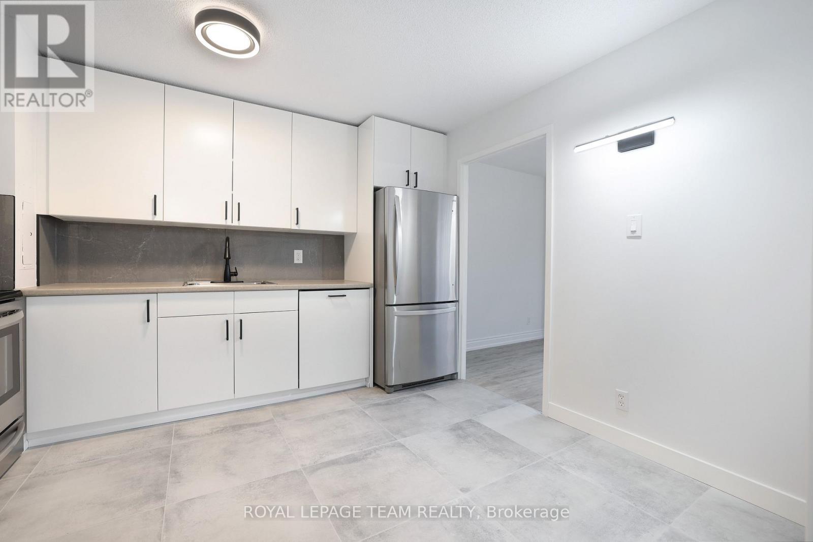 113 - 2951 Riverside Drive, Ottawa, ON - Indoor Photo Showing Kitchen