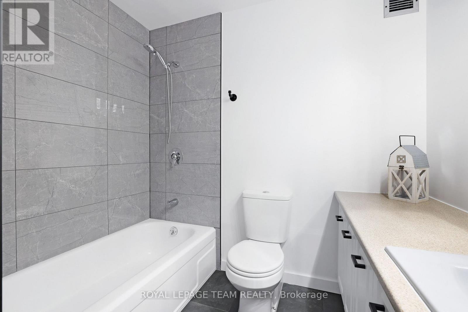 113 - 2951 Riverside Drive, Ottawa, ON - Indoor Photo Showing Bathroom