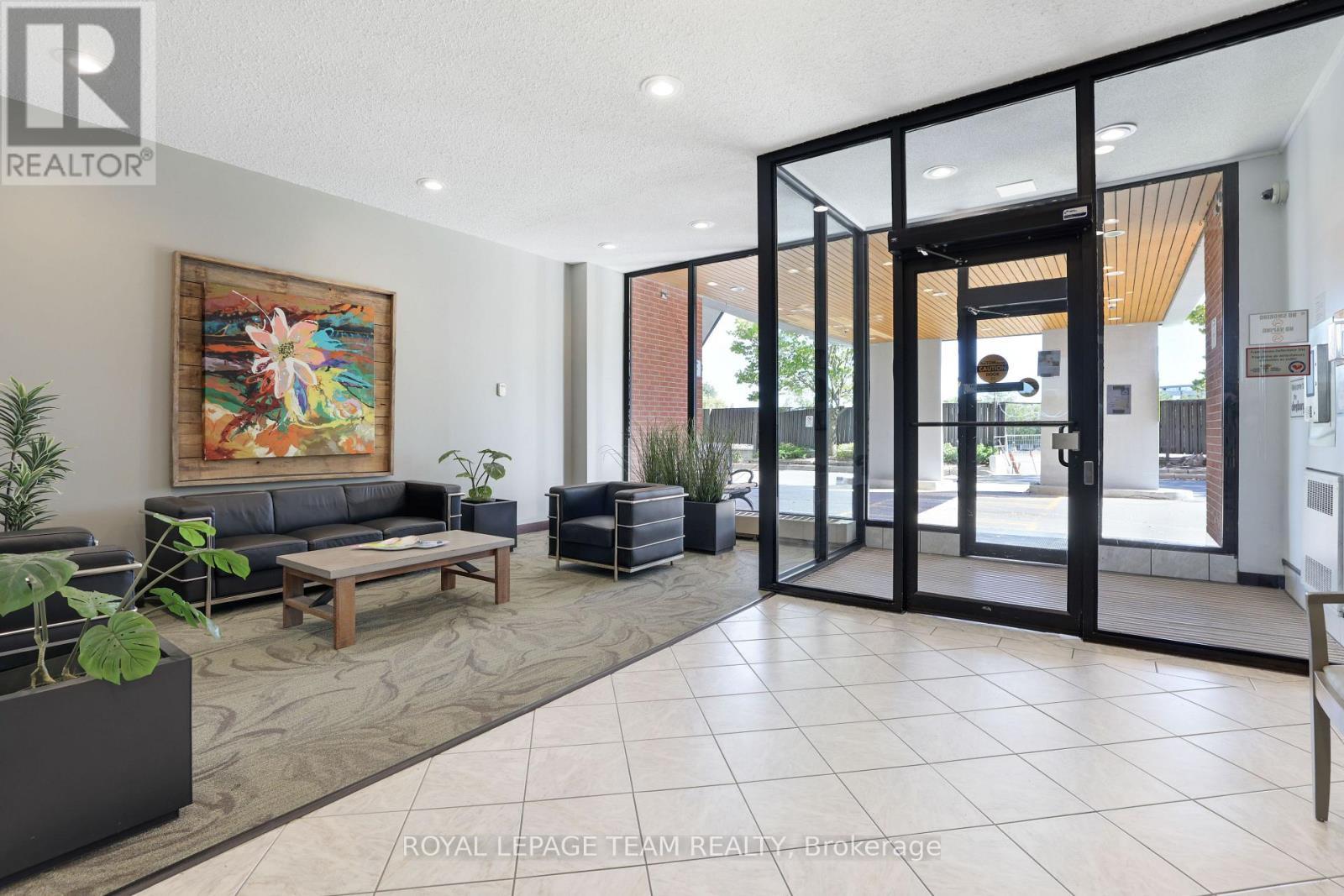 113 - 2951 Riverside Drive, Ottawa, ON - Indoor Photo Showing Other Room