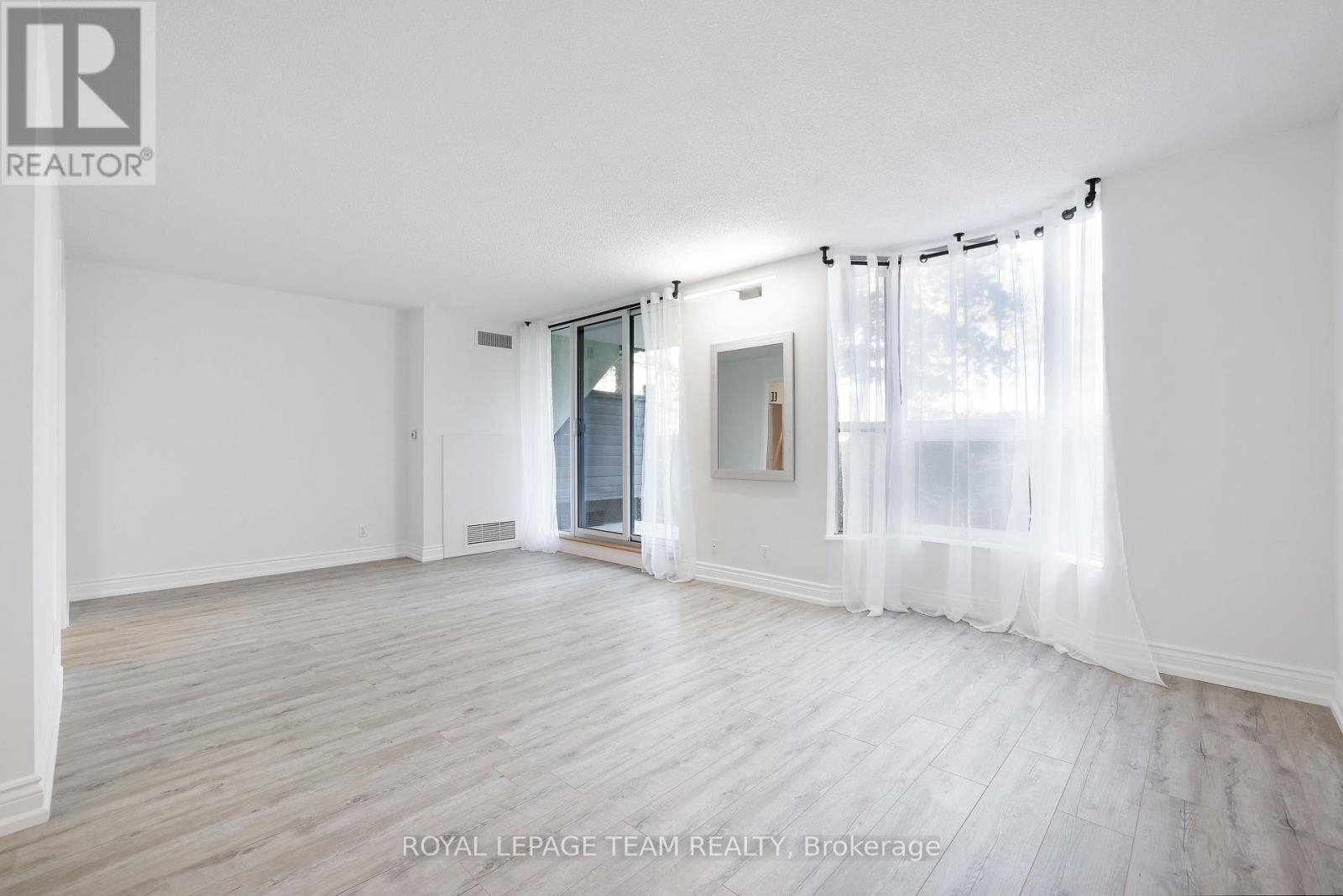 113 - 2951 Riverside Drive, Ottawa, ON - Indoor Photo Showing Other Room