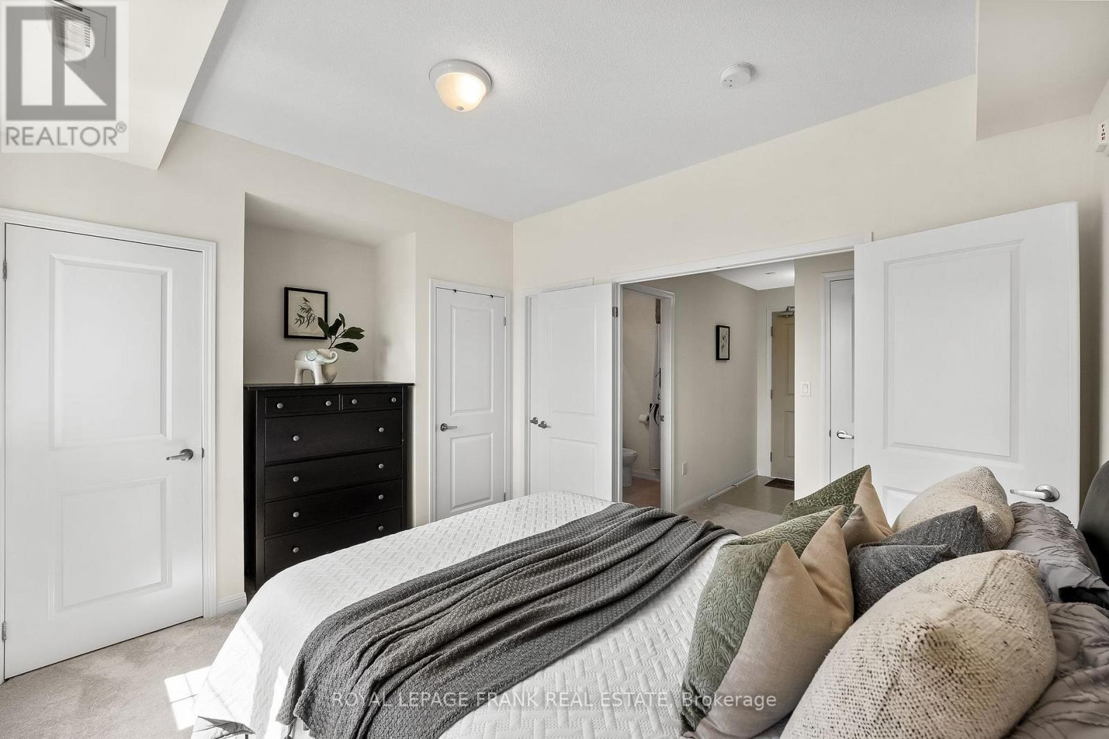 405 - 80 Aspen Springs Drive, Clarington (Bowmanville), ON - Indoor Photo Showing Bedroom