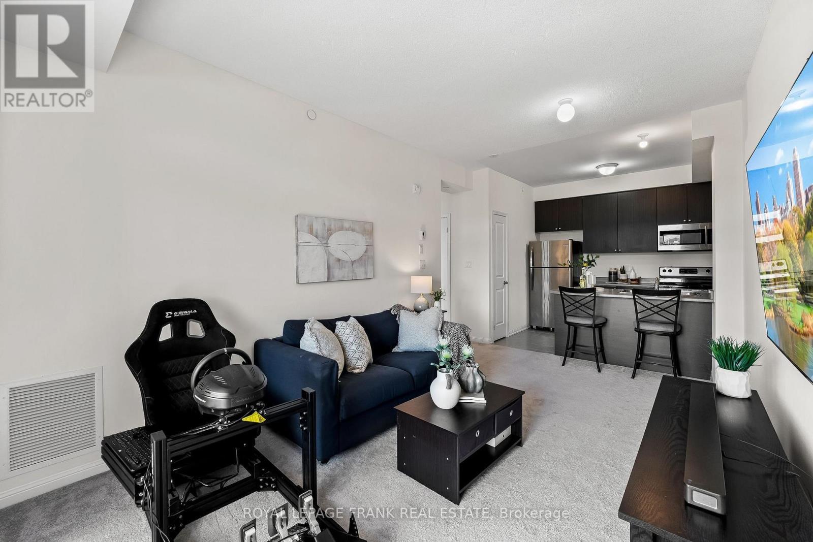 405 - 80 Aspen Springs Drive, Clarington (Bowmanville), ON - Indoor Photo Showing Living Room