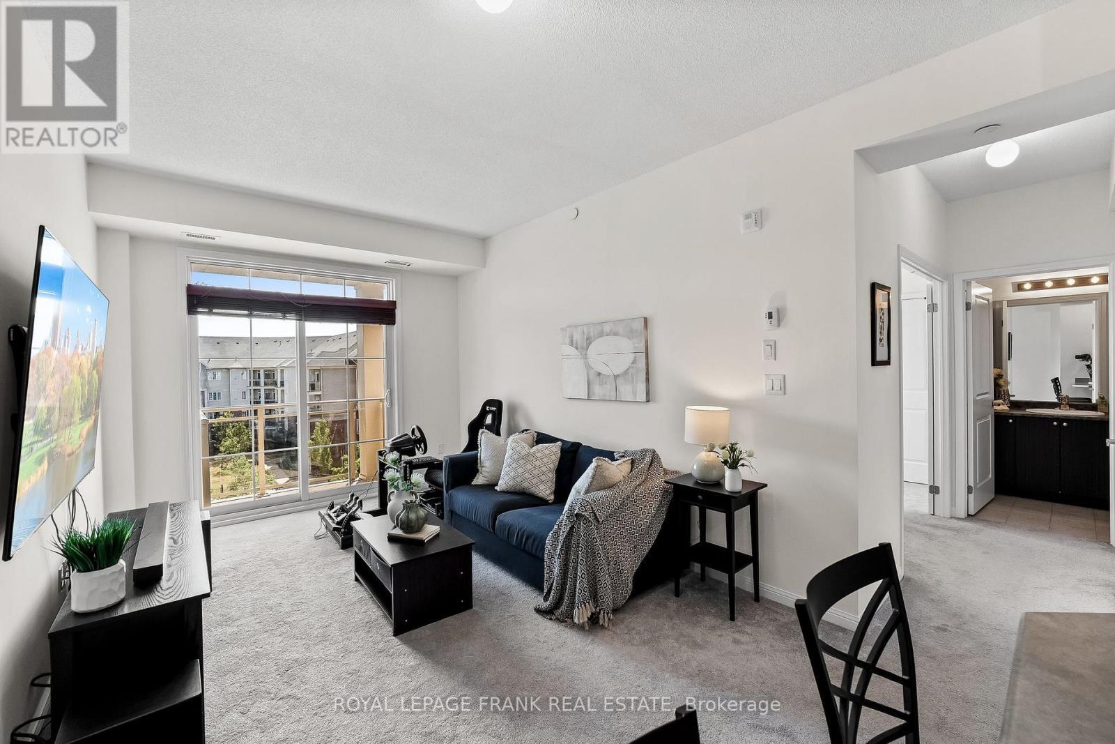 405 - 80 Aspen Springs Drive, Clarington (Bowmanville), ON - Indoor Photo Showing Living Room