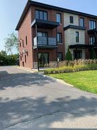 820 Rue Brébeuf Sainte-Catherine, QC J5C 1S2