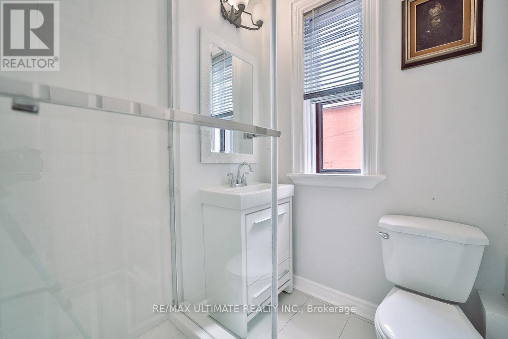 493 Keele Street, Toronto, ON - Indoor Photo Showing Bathroom