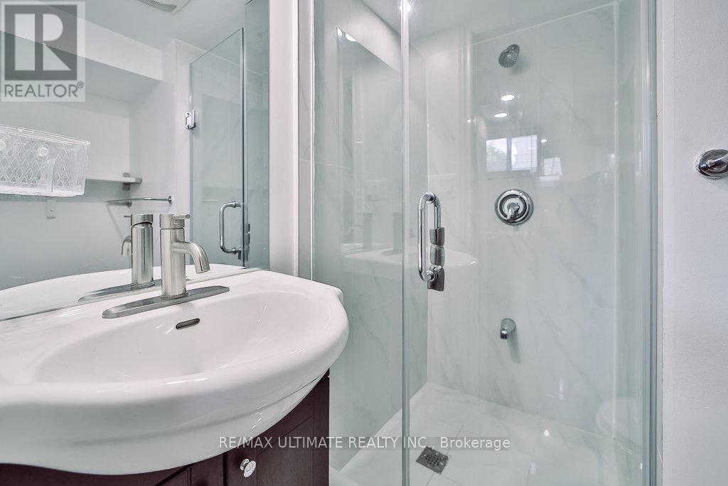 493 Keele Street, Toronto, ON - Indoor Photo Showing Bathroom