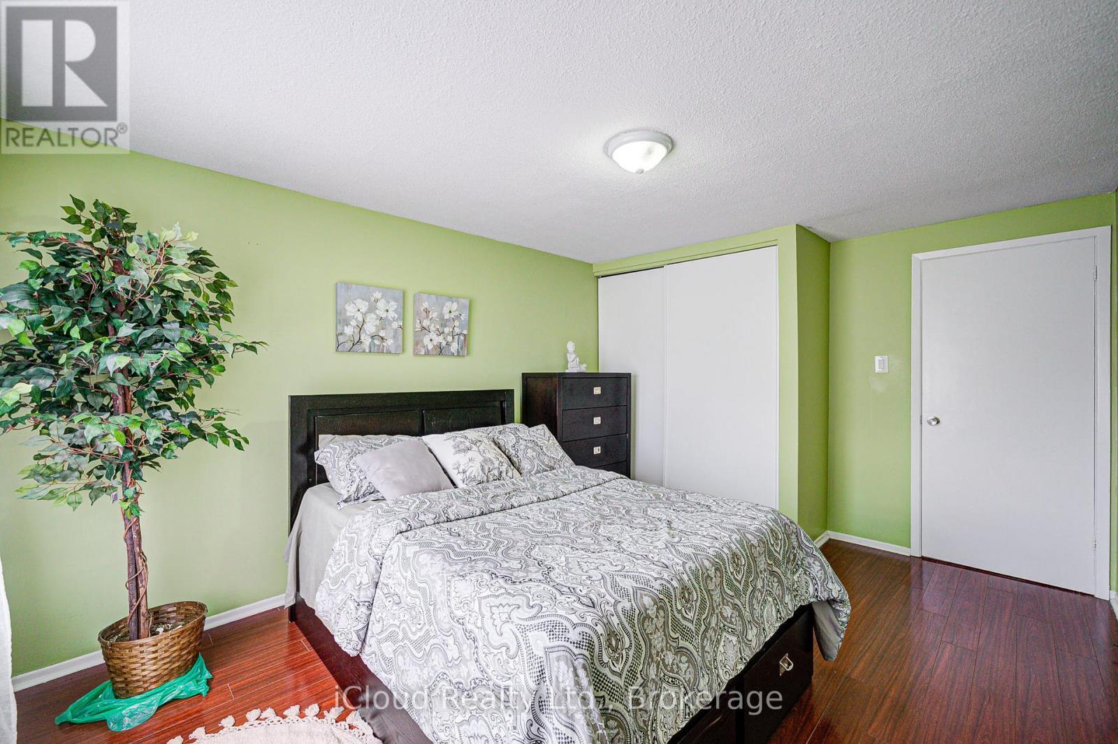 5 Gloucester Place, Brampton, ON - Indoor Photo Showing Bedroom