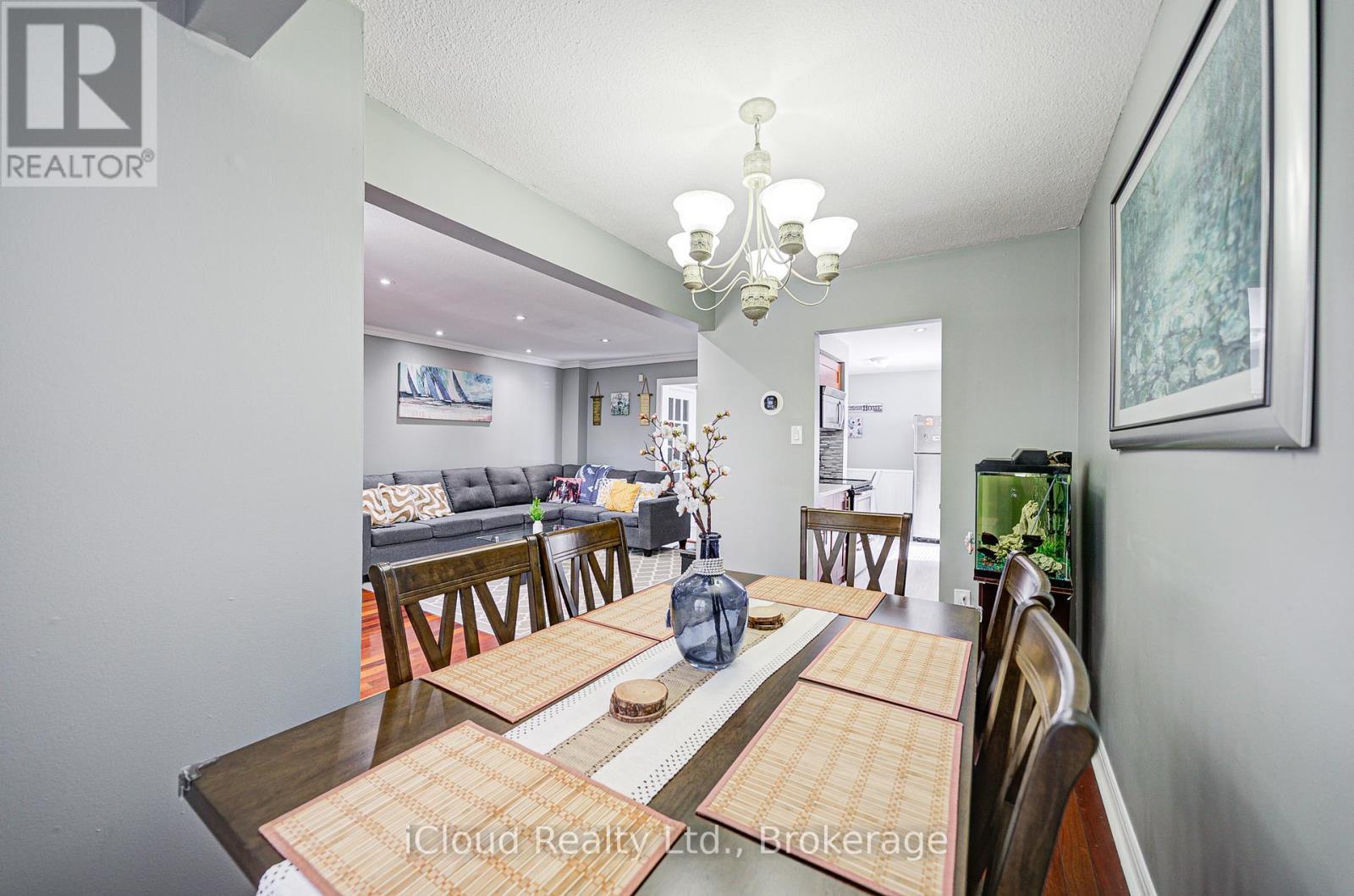 5 Gloucester Place, Brampton, ON - Indoor Photo Showing Dining Room
