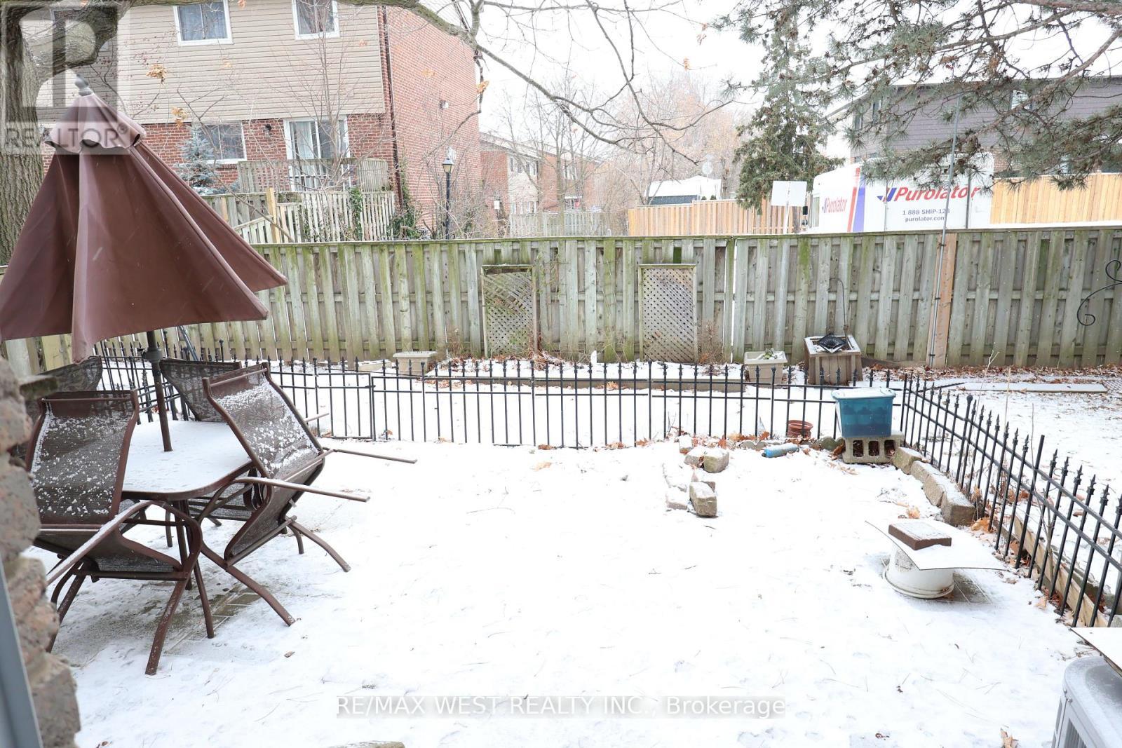 61 - 830 Stainton Drive, Mississauga, ON - Outdoor