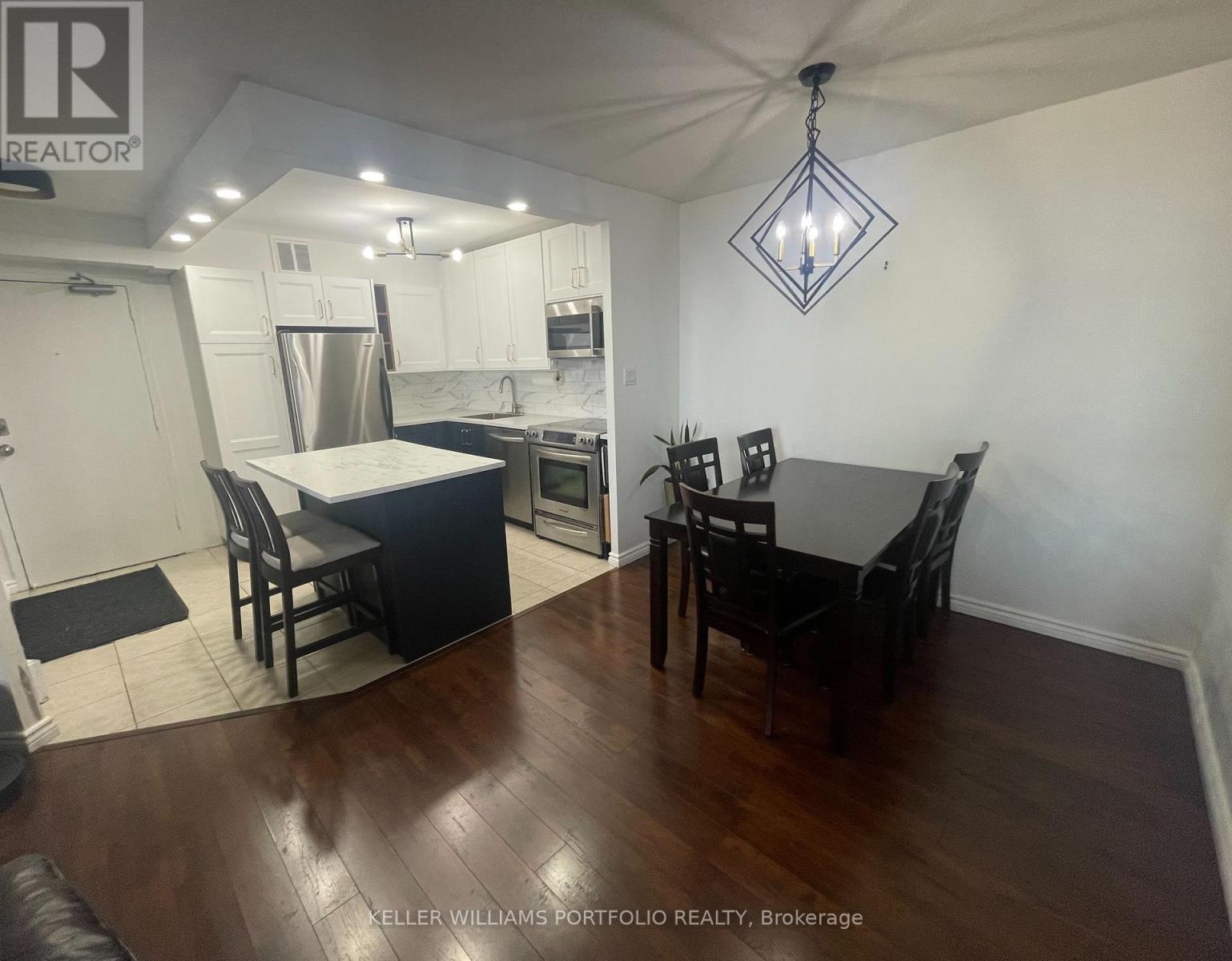 2502 - 330 Dixon Road, Toronto, ON - Indoor Photo Showing Dining Room
