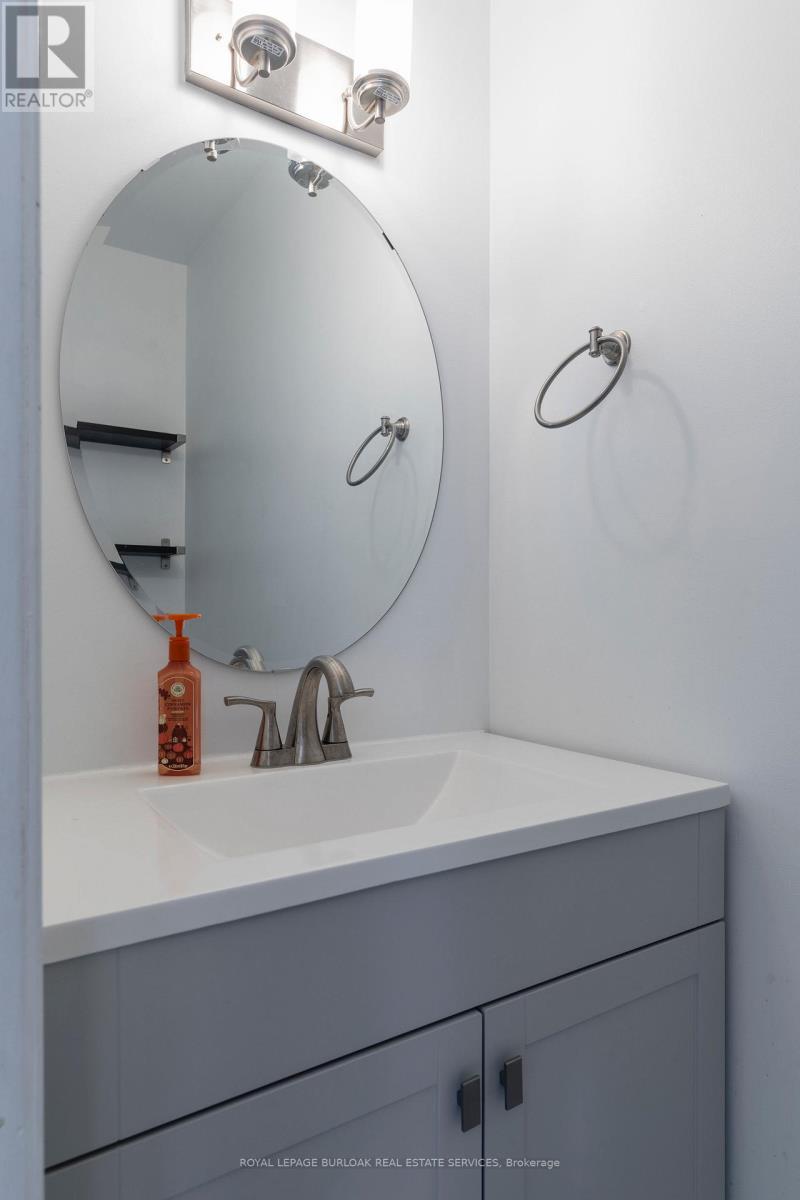 128 Brian Boulevard, Hamilton, ON - Indoor Photo Showing Bathroom