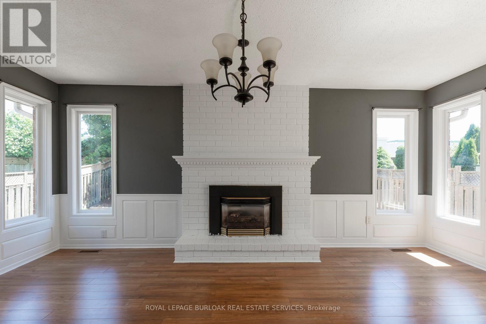 128 Brian Boulevard, Hamilton, ON - Indoor Photo Showing Living Room With Fireplace