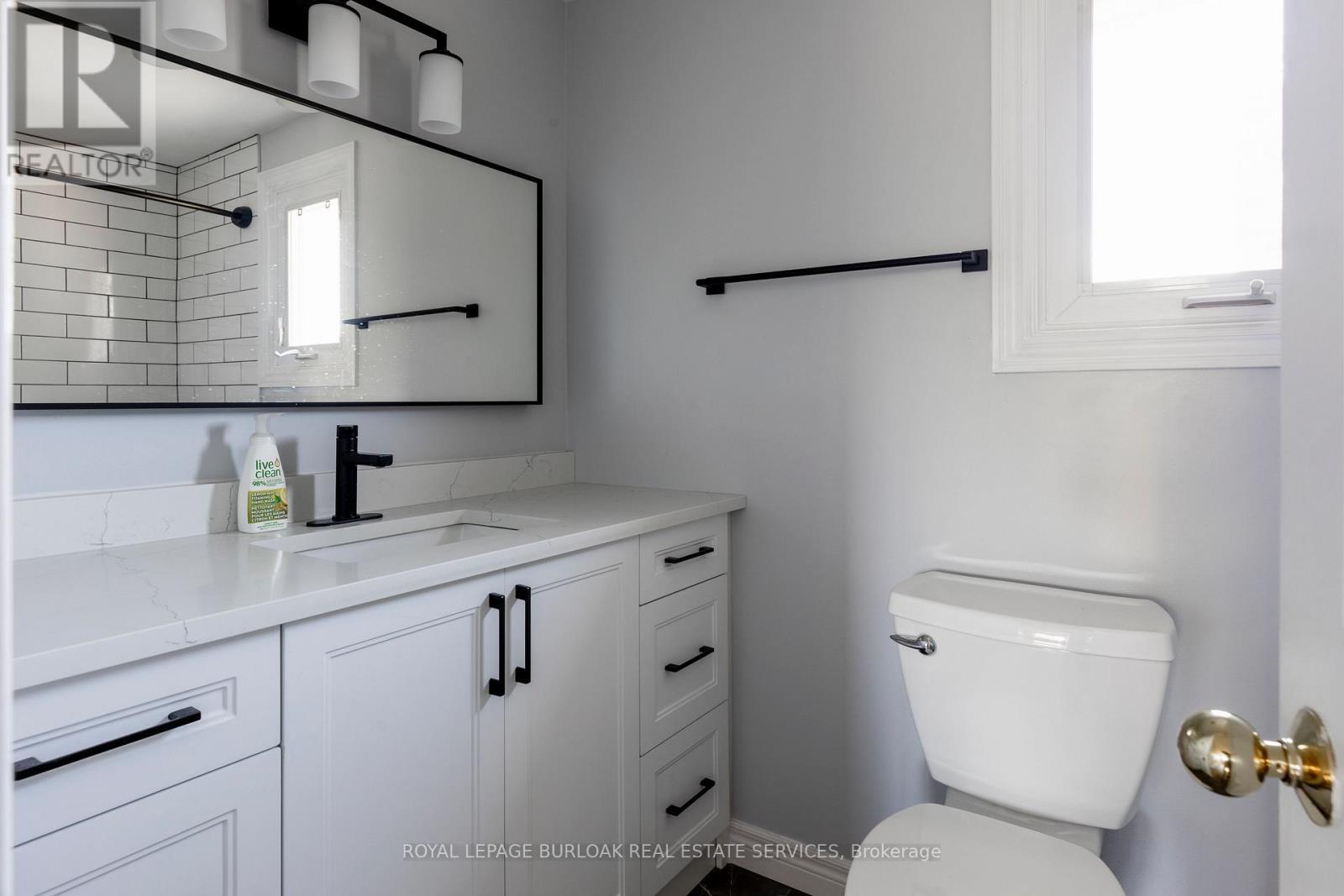 128 Brian Boulevard, Hamilton, ON - Indoor Photo Showing Bathroom