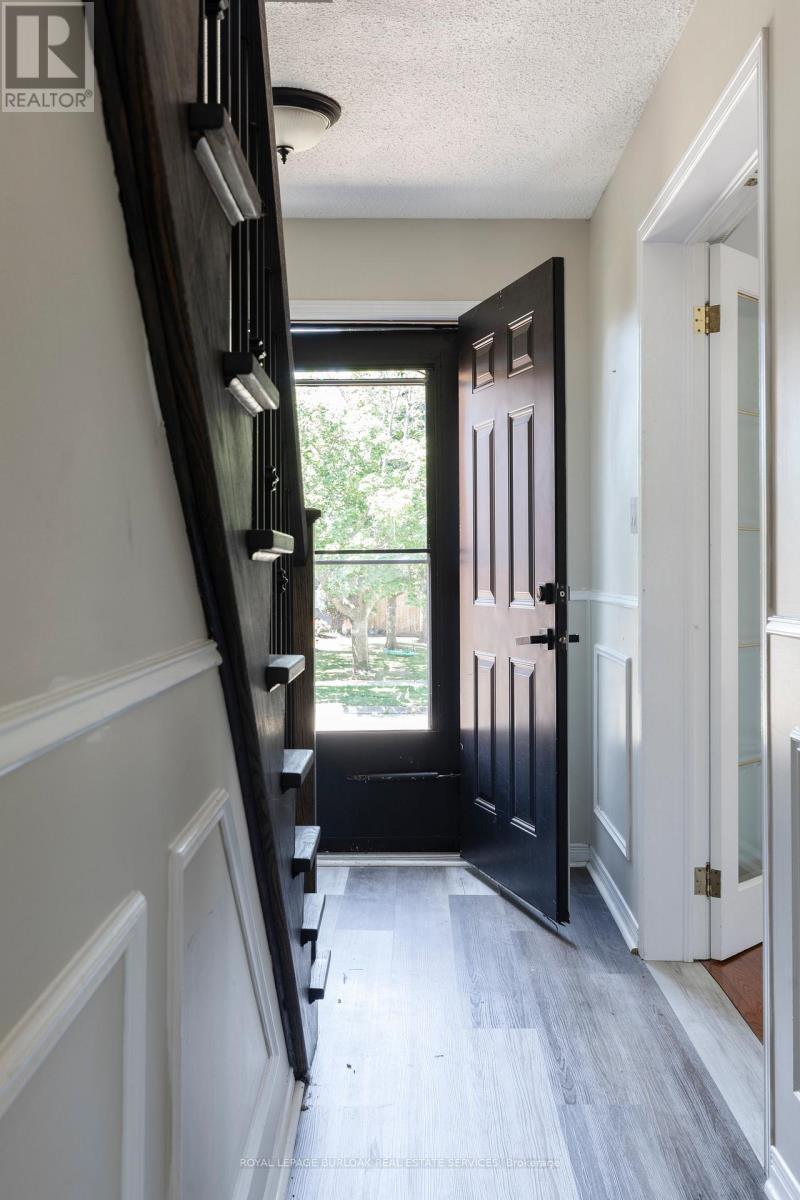 128 Brian Boulevard, Hamilton, ON - Indoor Photo Showing Other Room