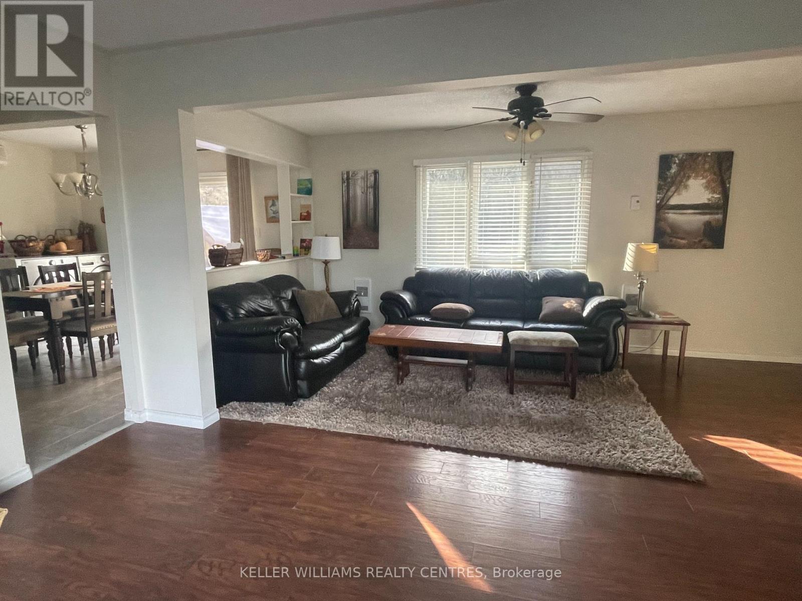 271 George Drive, Kawartha Lakes, ON - Indoor Photo Showing Living Room