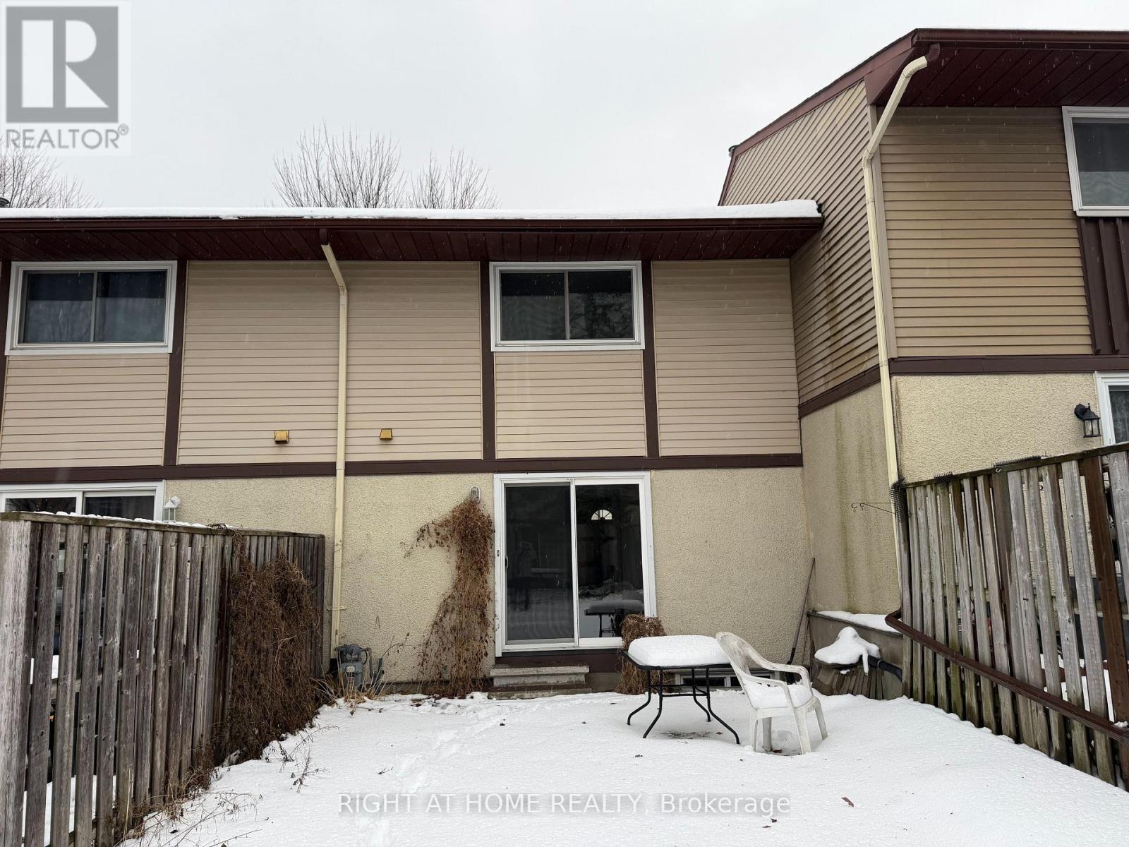 154 - 2570 Southvale Crescent, Ottawa, ON - Outdoor With Exterior